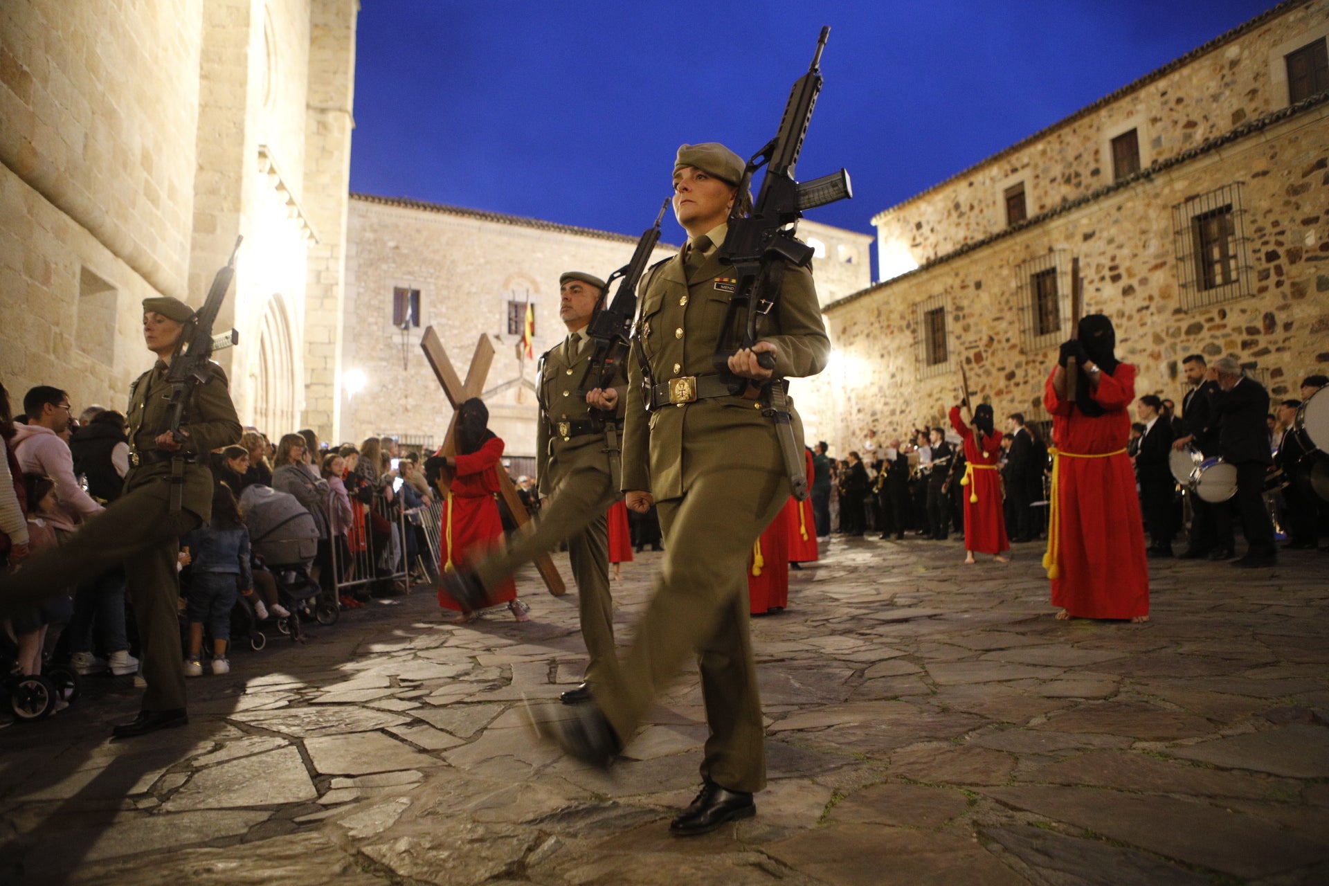 Lunes Santo en Cáceres, en imágenes