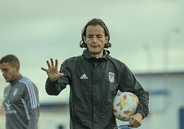 David Tenorio, entrenador del Badajoz, en la sesión de este lunes.