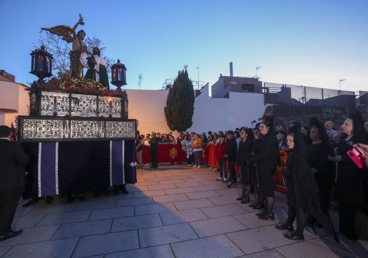 Salida del Calvario, que puso ayer cuatro imágenes en la calle.