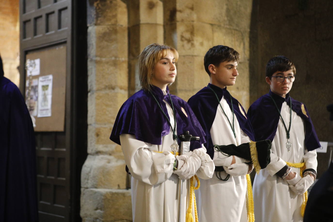 Cofradía de los Ramos con la imagen del Cristo de la Buena Muerte (siglo XVII) y de la Virgen de la Esperanza (1949). La procesión ha partido desde la parroquia de San Juan.