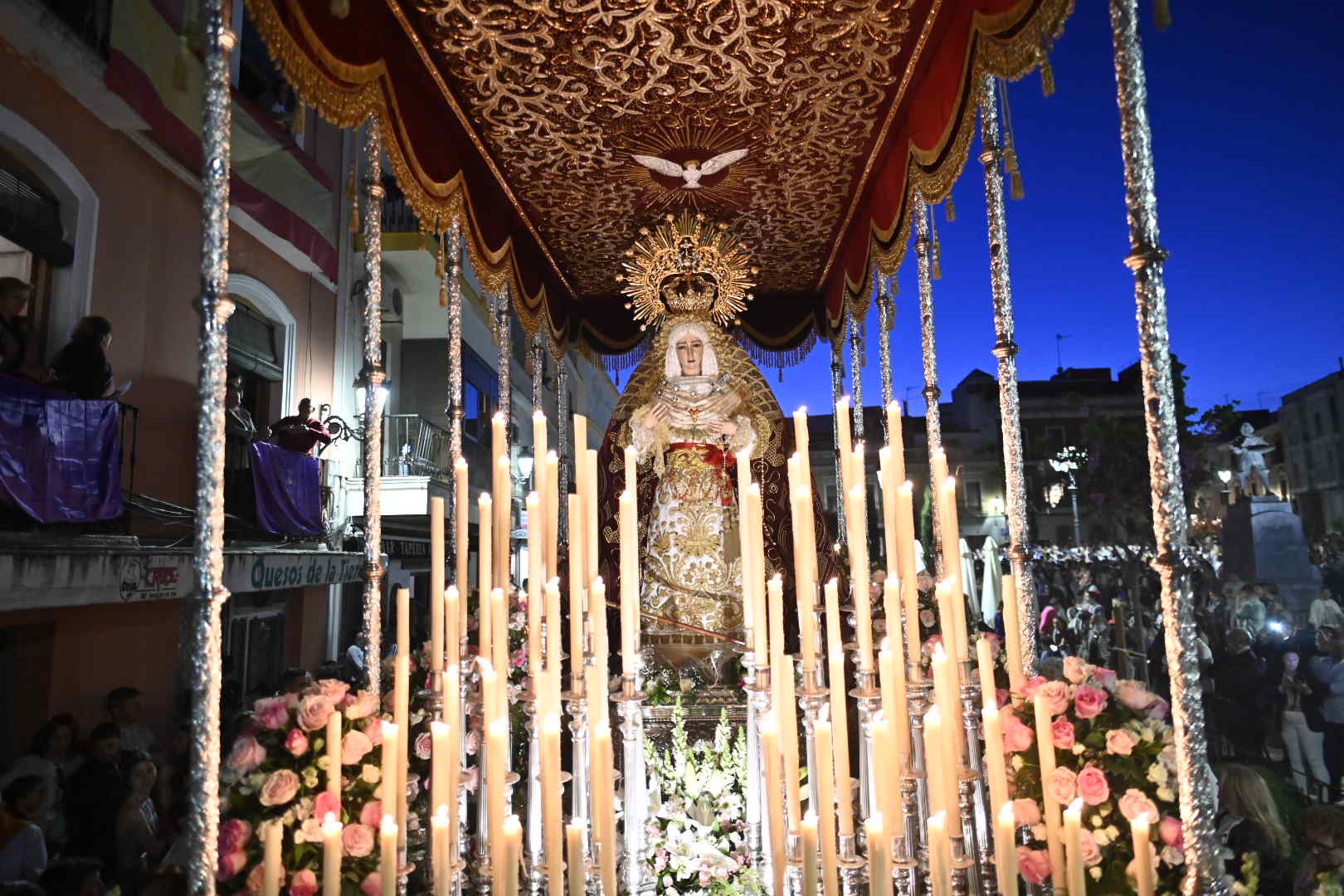 Salida de Nuestra Señora de la Esperanza desde la parroquia de San Andrés