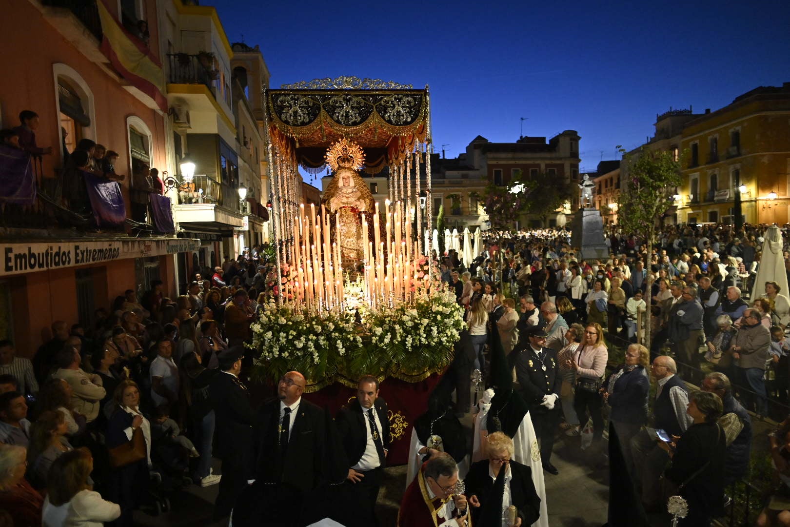 Salida de Nuestra Señora de la Esperanza desde la parroquia de San Andrés