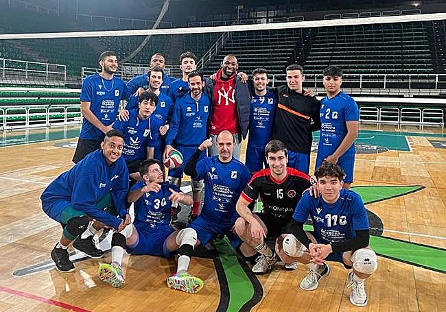 Foto de la plantilla del Extremadura Cáceres PH en la despedida a Cristian Palacios.