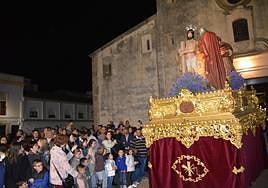 Frexnenses y visitantes contemplan los primeros pasos de Jesús Atado a la Columna