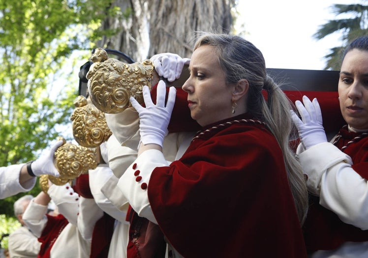 Hermana de carga de la cofradía sacramental de la Sagrada Cena.