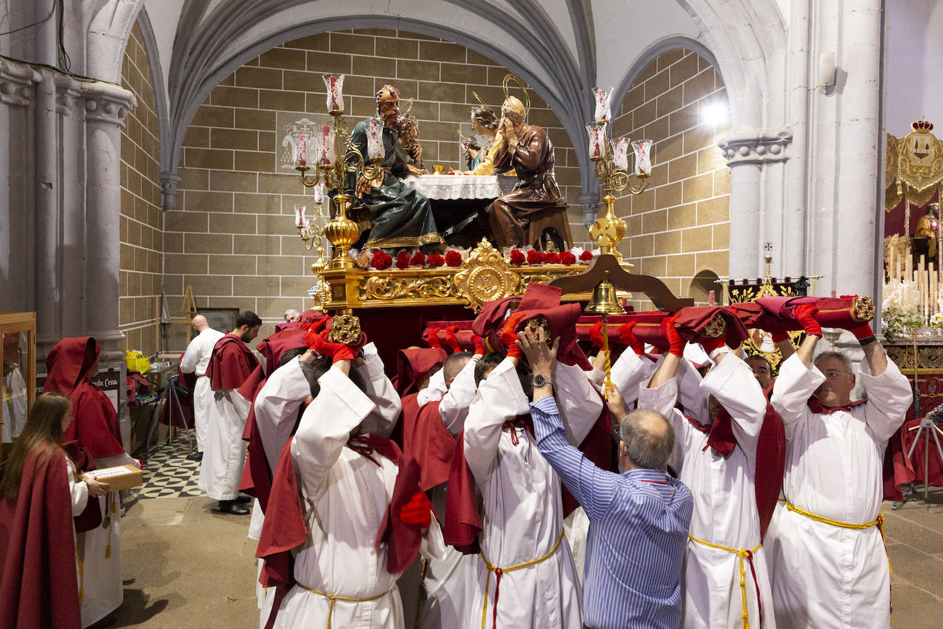 Procesiónj de la Hermandad de la Sagrada Cena en Plasencia este Jueves Santo. 