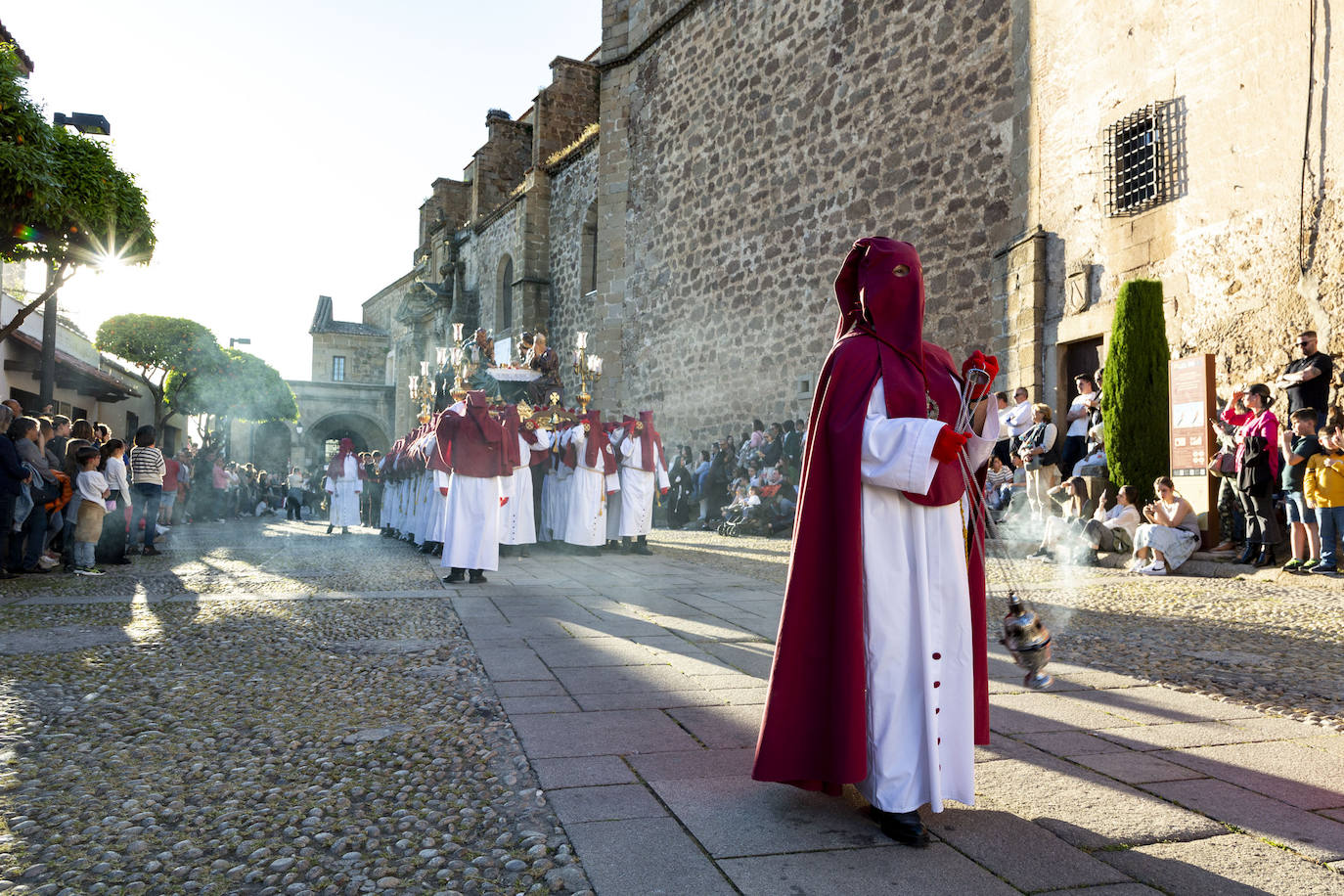 Procesiónj de la Hermandad de la Sagrada Cena en Plasencia este Jueves Santo. 