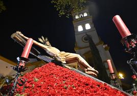 La procesión del Cristo de la Paz de Badajoz, en imágenes