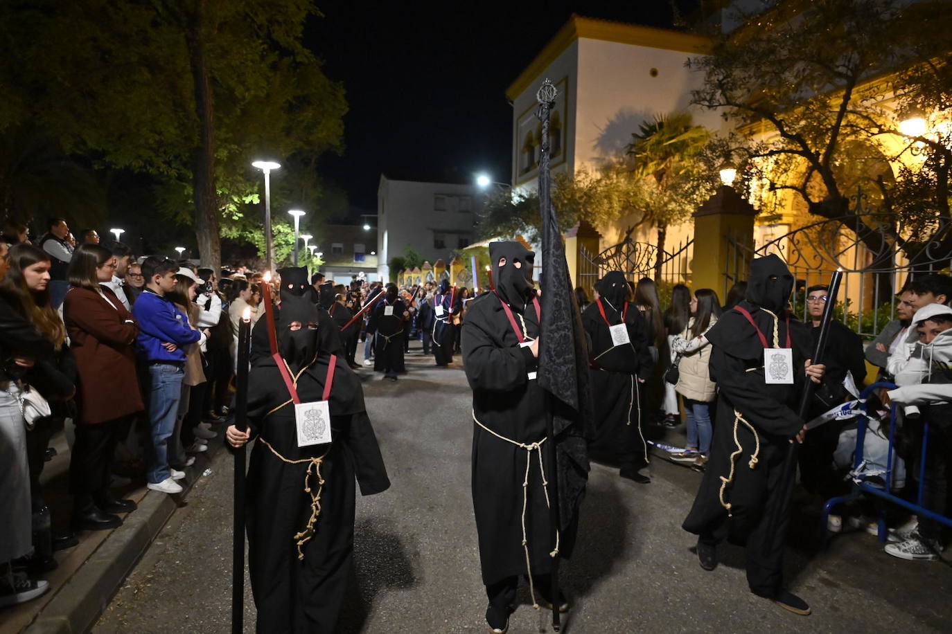 La procesión del Cristo de la Paz de Badajoz, en imágenes