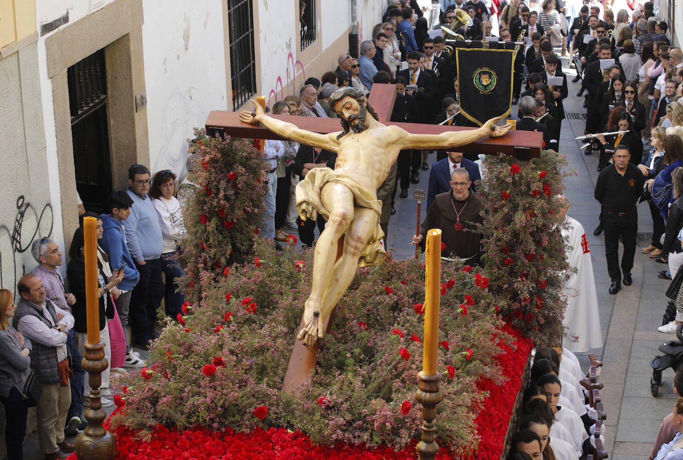 Franciscana Cofradía Penitencial del Vía Crucis y del Santísimo Cristo del Calvario (Estudiantes) con su único paso, el Santísimo Cristo del Calvario.