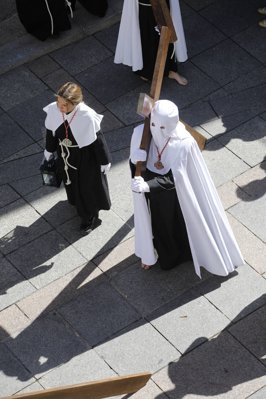 Franciscana Cofradía Penitencial del Vía Crucis y del Santísimo Cristo del Calvario (Estudiantes) con su único paso, el Santísimo Cristo del Calvario.