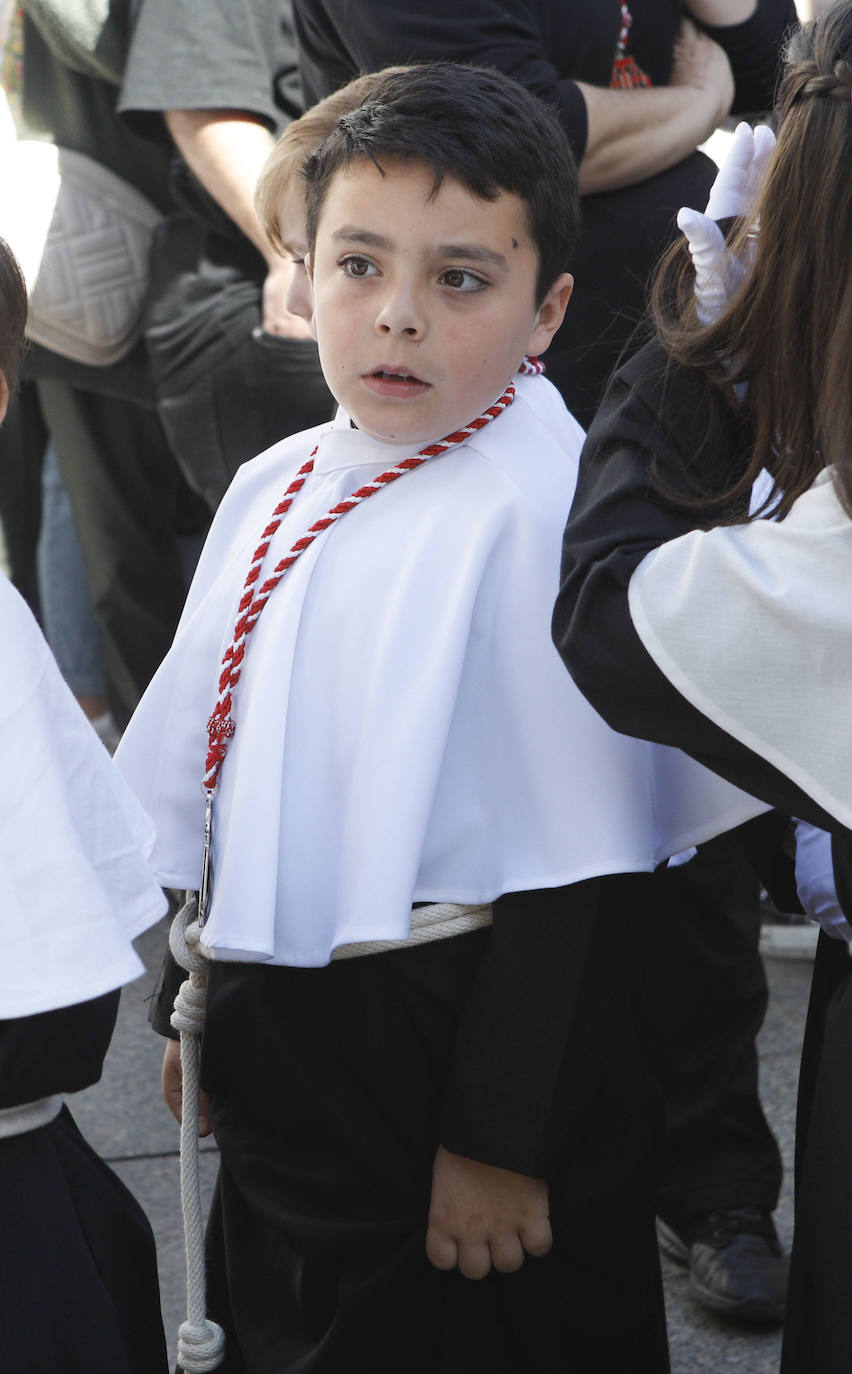 Franciscana Cofradía Penitencial del Vía Crucis y del Santísimo Cristo del Calvario (Estudiantes) con su único paso, el Santísimo Cristo del Calvario.