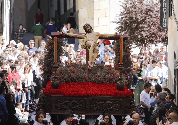 Imagen del Cristo de los Estudiantes, en dirección a la Plaza de la Concepción tras salir de Santo Domingo.