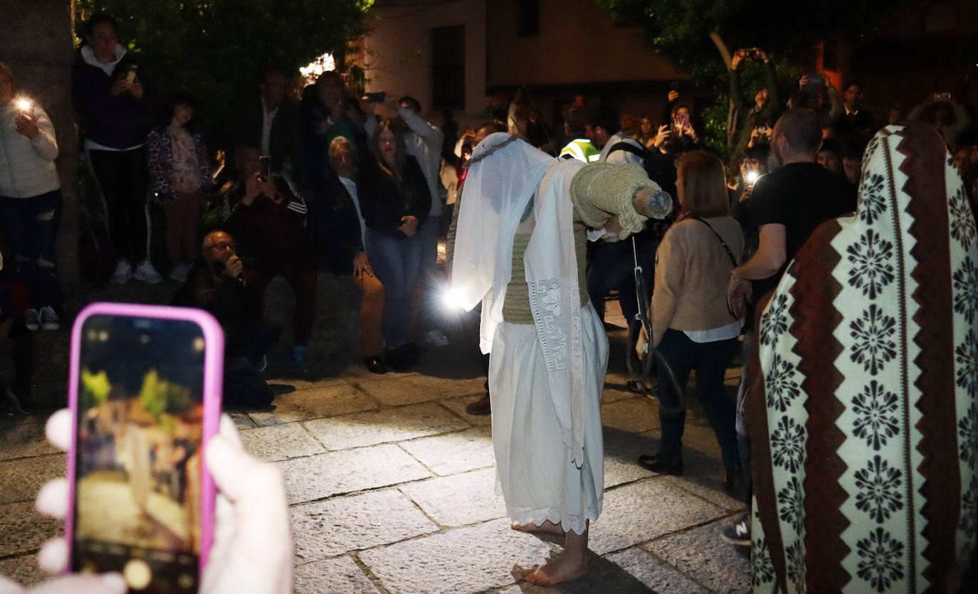 Valverde de la Vera vive su día más importante del año con los &#039;empalaos&#039;