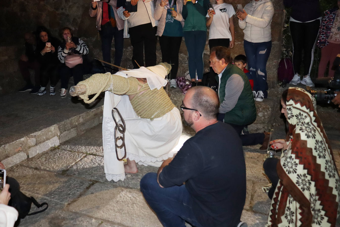 Valverde de la Vera vive su día más importante del año con los &#039;empalaos&#039;