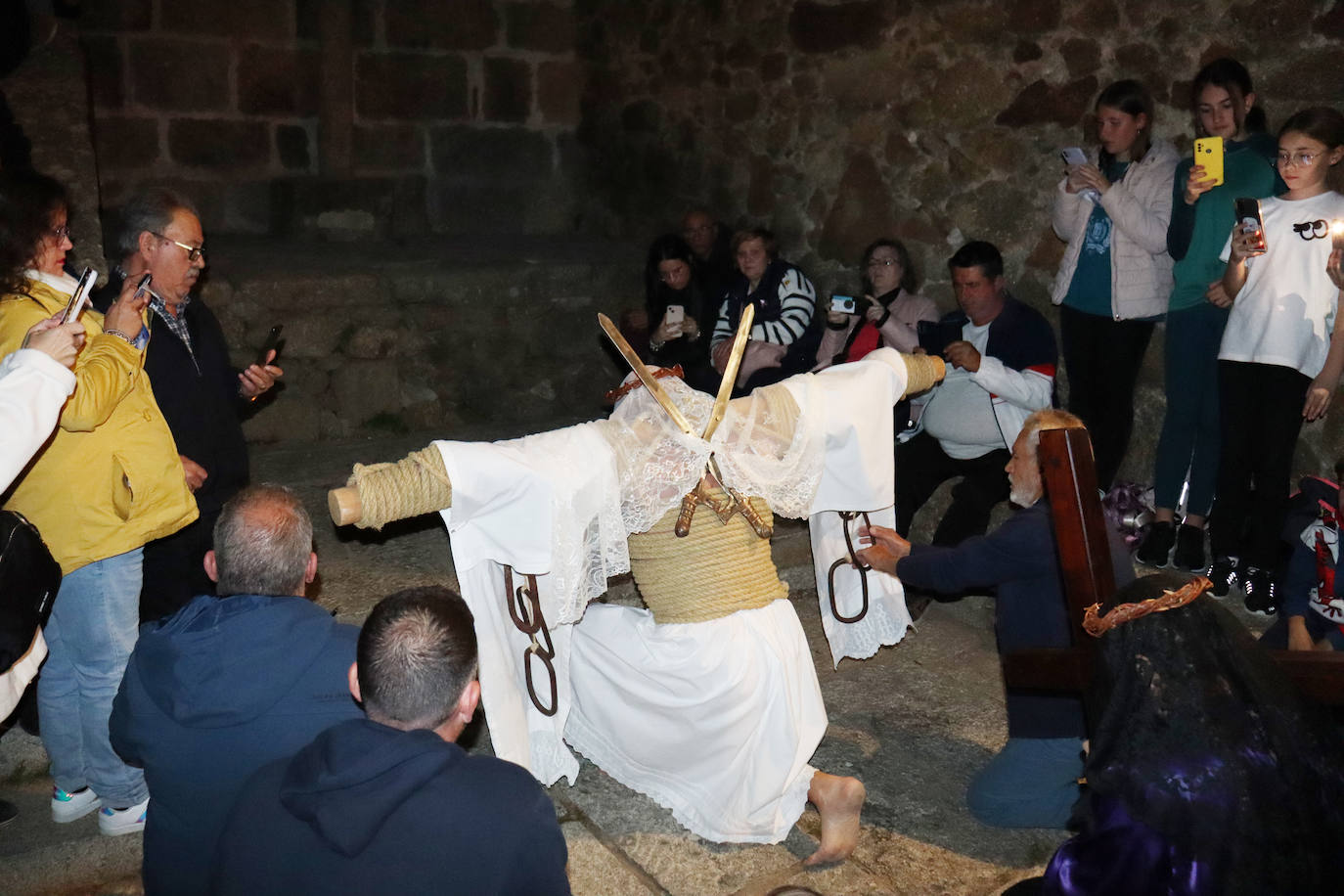 Valverde de la Vera vive su día más importante del año con los &#039;empalaos&#039;