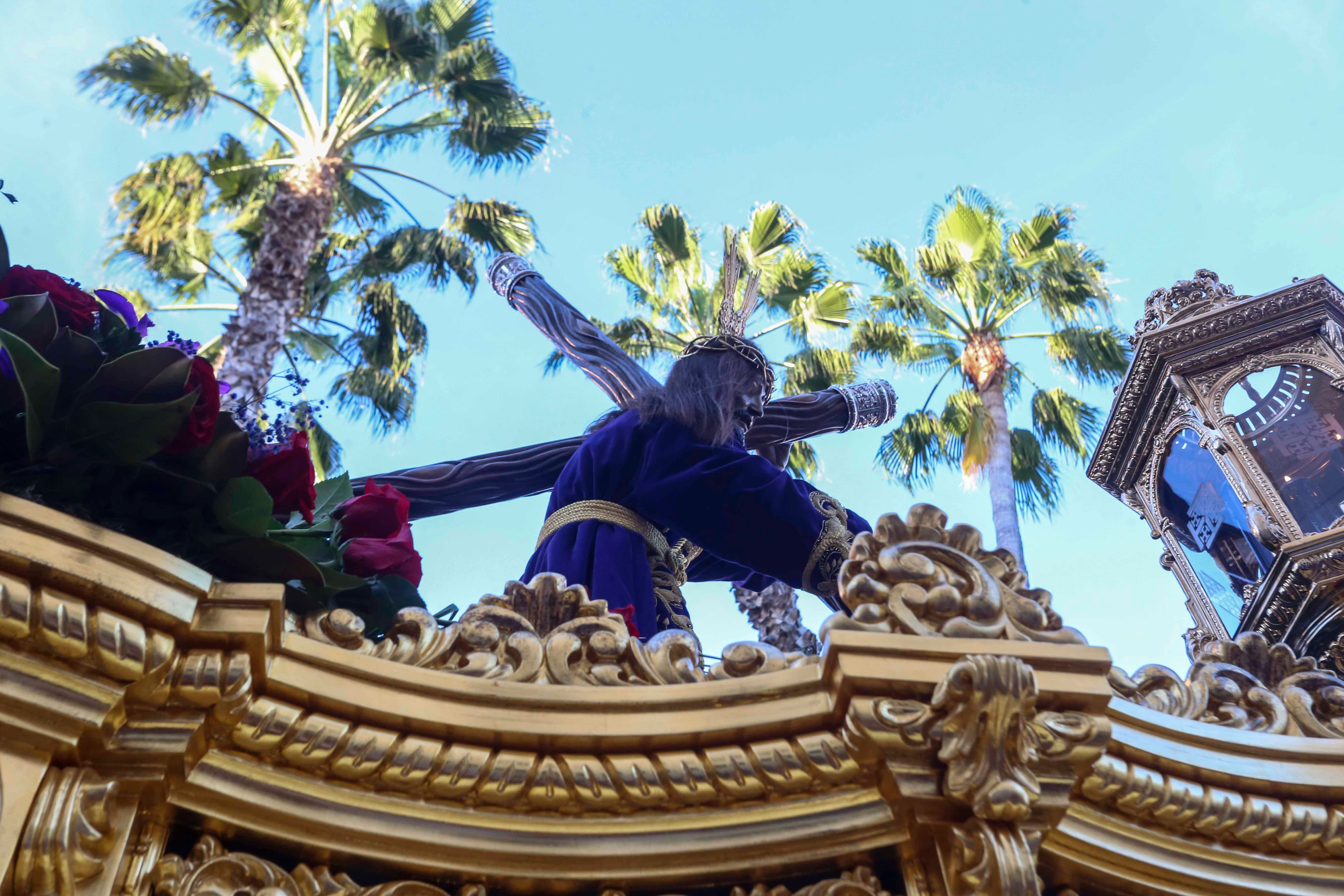 Calor y mucho público en un extraordinario Viernes Santo de Mérida