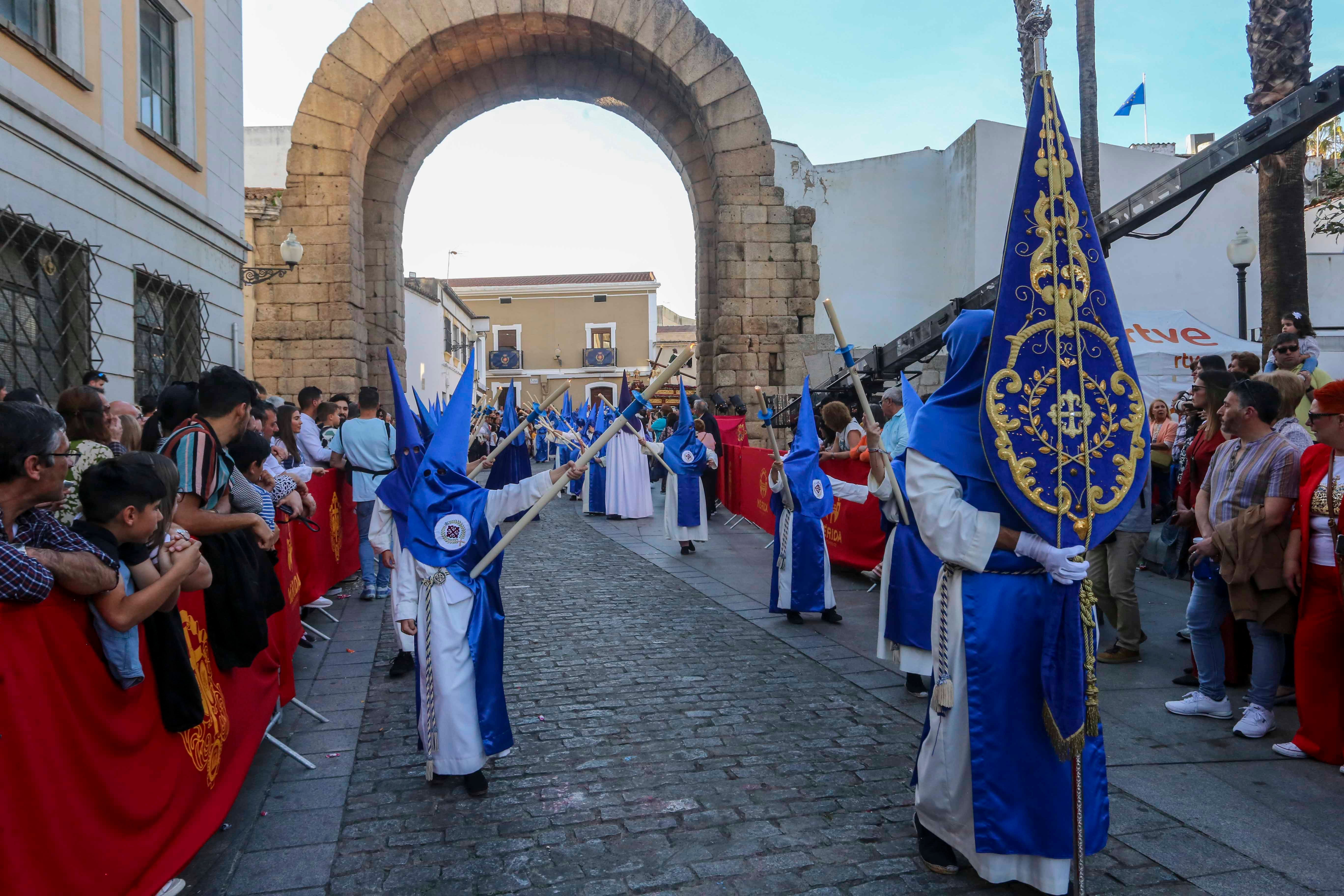 Calor y mucho público en un extraordinario Viernes Santo de Mérida