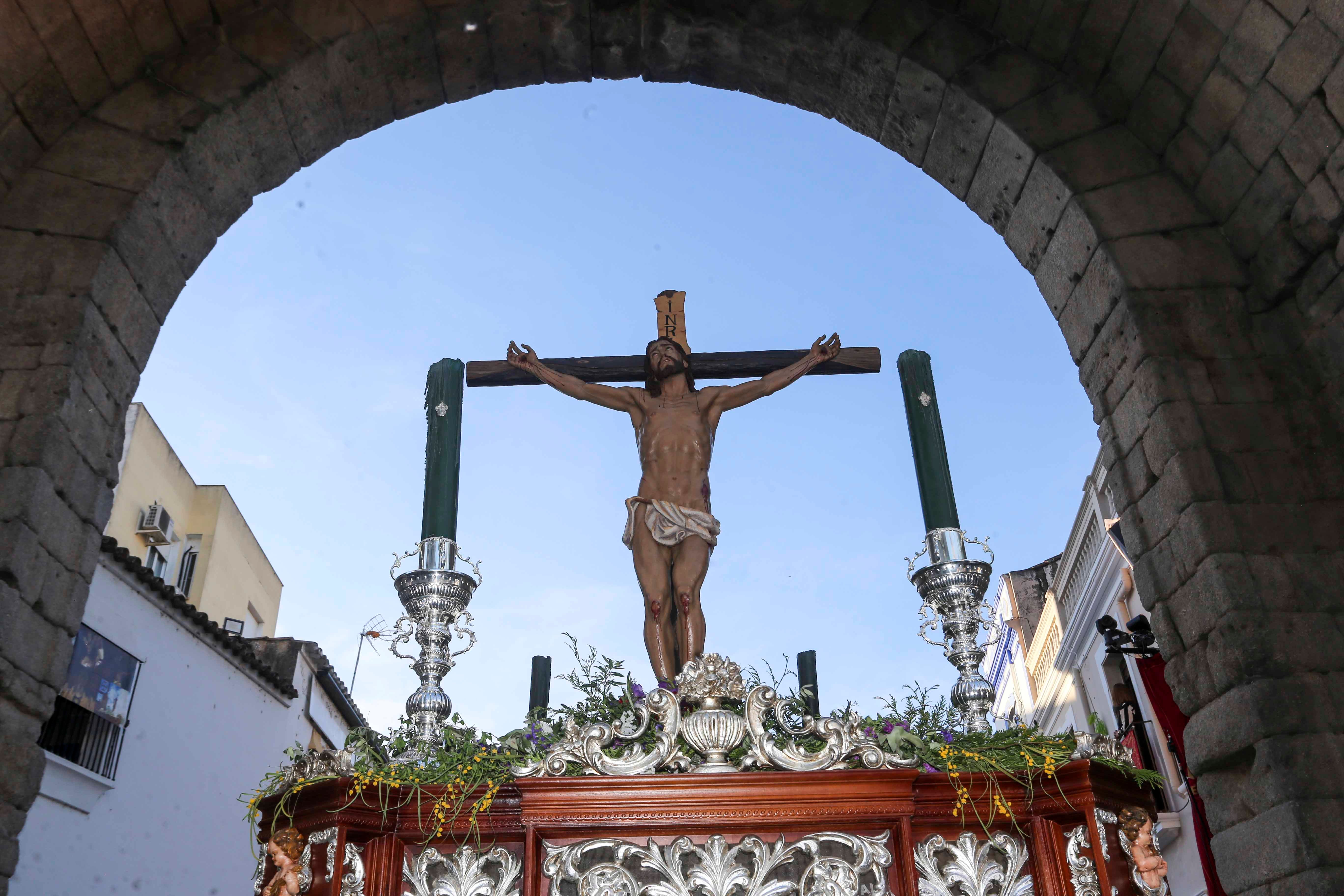 Calor y mucho público en un extraordinario Viernes Santo de Mérida