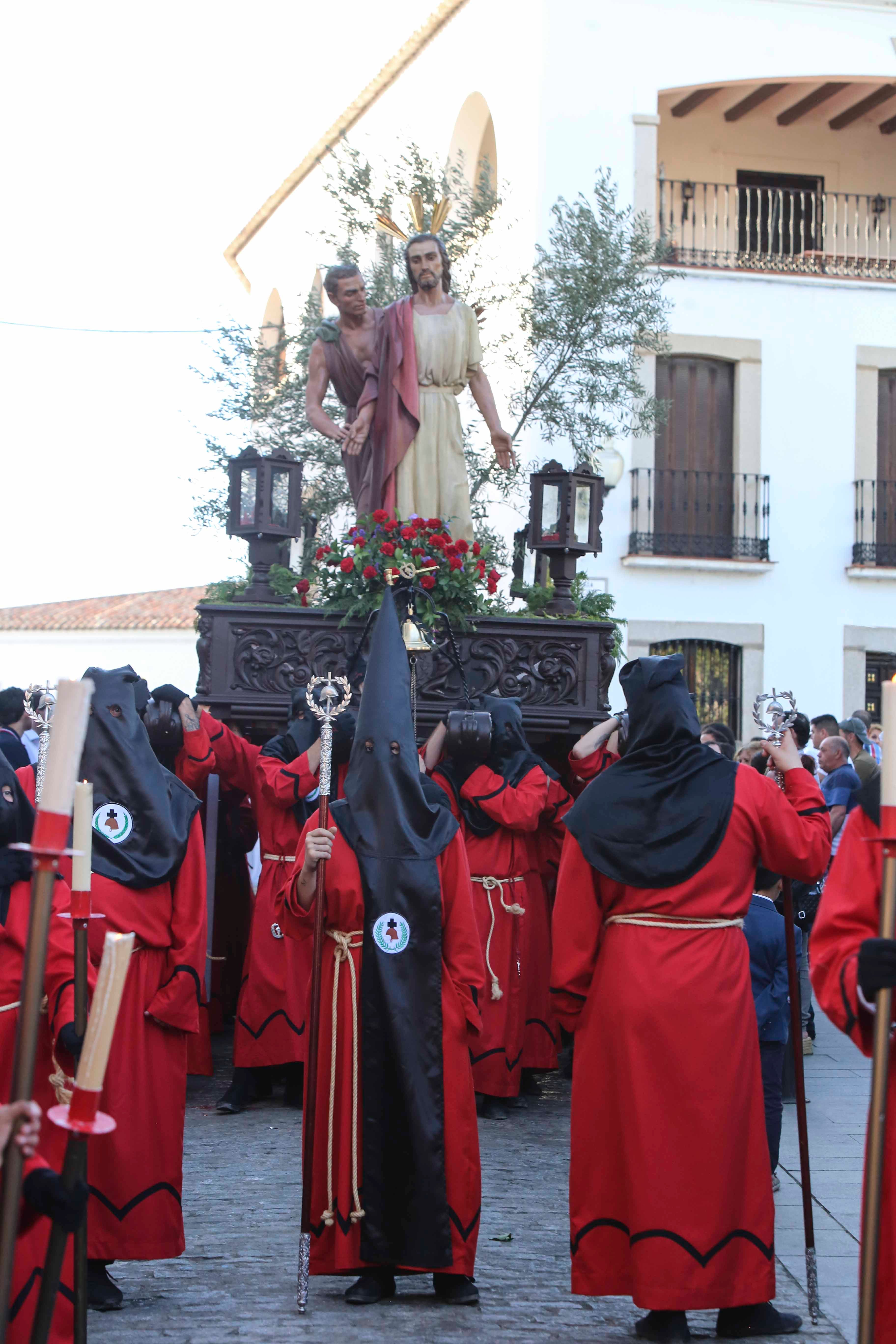 Calor y mucho público en un extraordinario Viernes Santo de Mérida