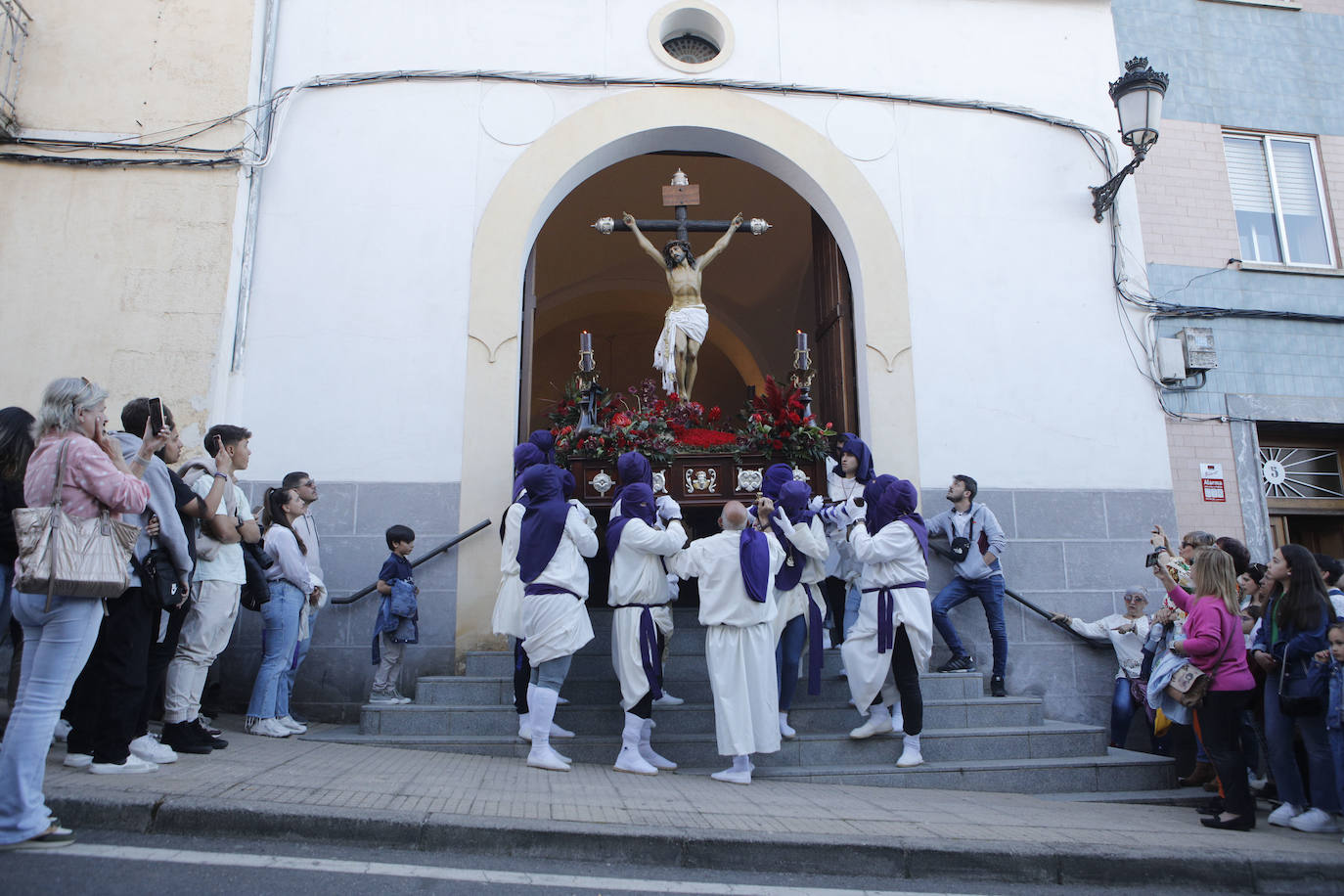 Cristo del Amor y Señora de la Caridad Cofradía: Hermandad Penitencial del Santísimo Cristo del Amor, Señor de las Penas y Nuestra Señora de la Caridad.