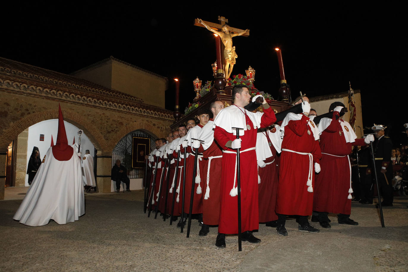 Cofradía: Pontificia y Real Cofradía del Espíritu Santo, Santísimo Cristo del Humilladero y Nuestra Señora de la Encarnación. Pasos: Señor de la Columna Santísimo Cristo del Humilladero Nuestra Señora de la Encarnación