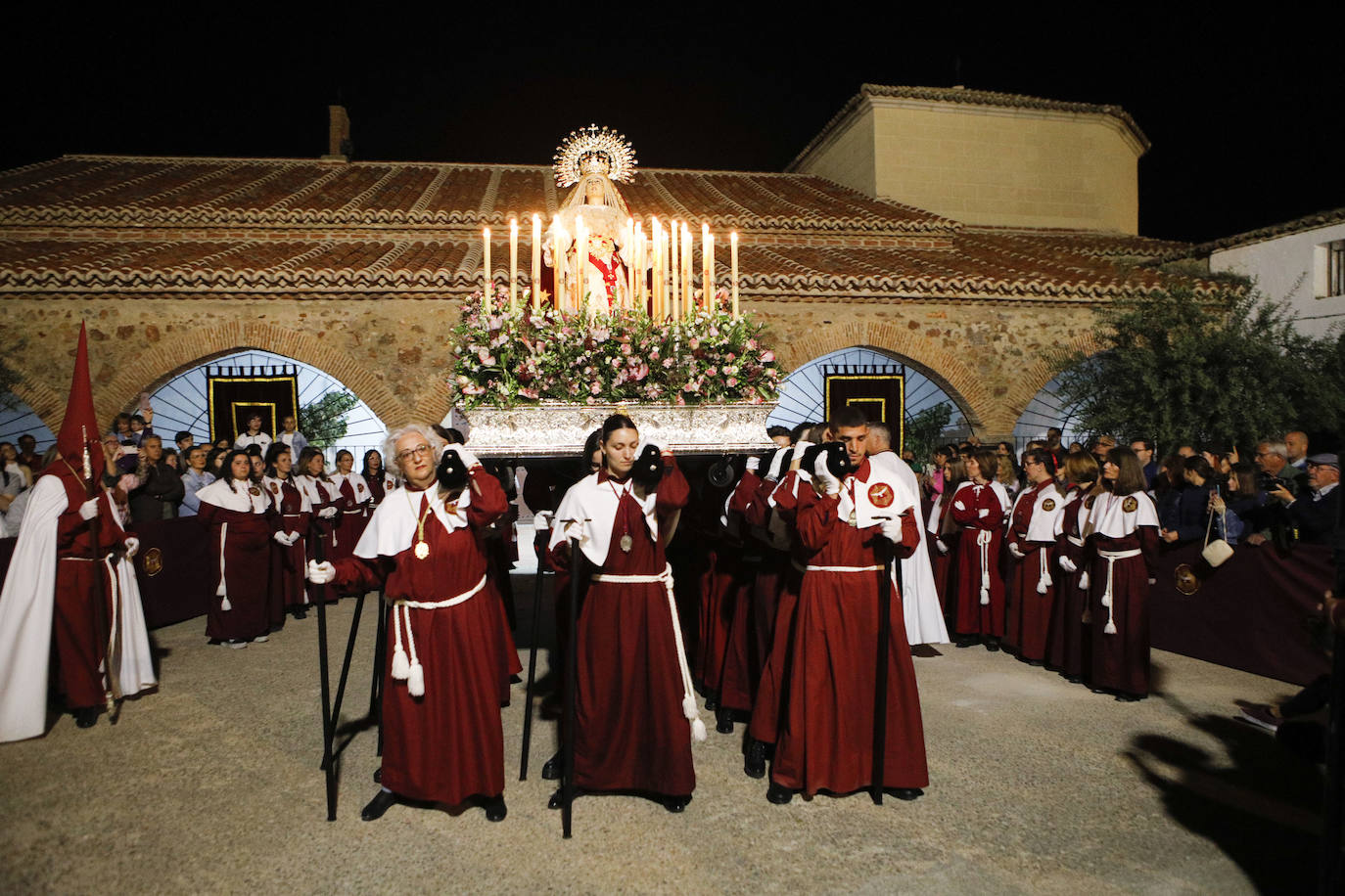 Cofradía: Pontificia y Real Cofradía del Espíritu Santo, Santísimo Cristo del Humilladero y Nuestra Señora de la Encarnación. Pasos: Señor de la Columna Santísimo Cristo del Humilladero Nuestra Señora de la Encarnación