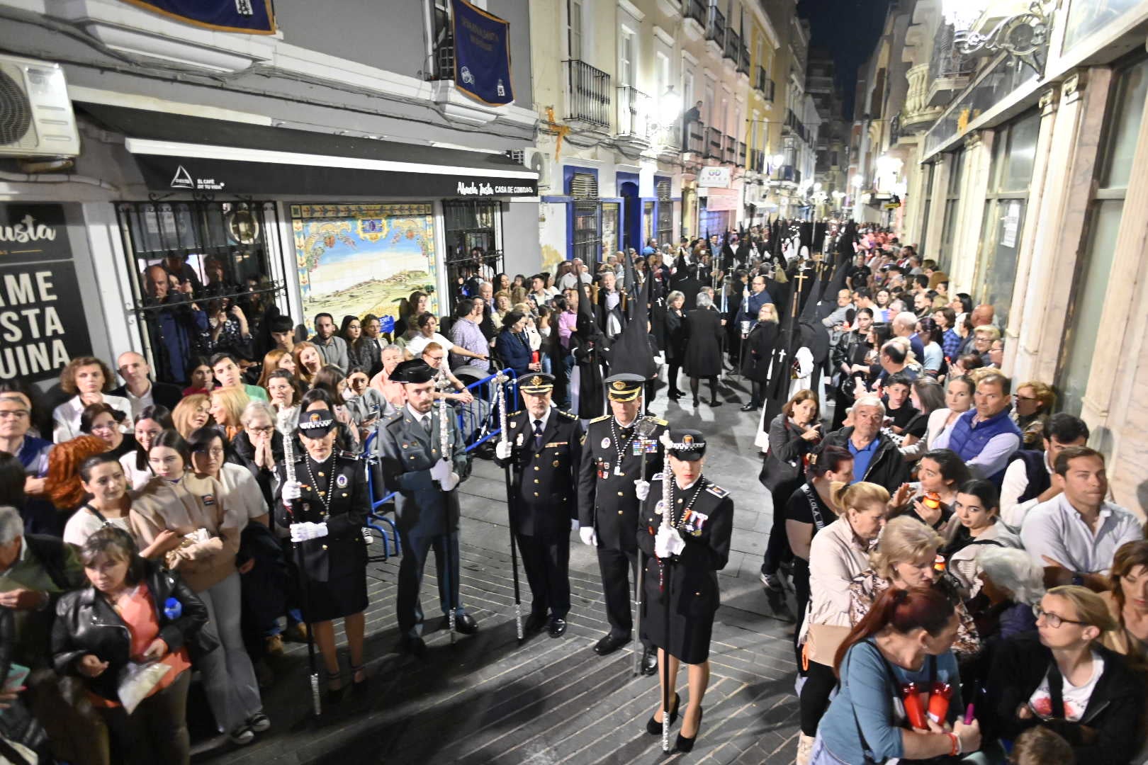 La procesión del Rosario pone el broche al Viernes Santo de Badajoz