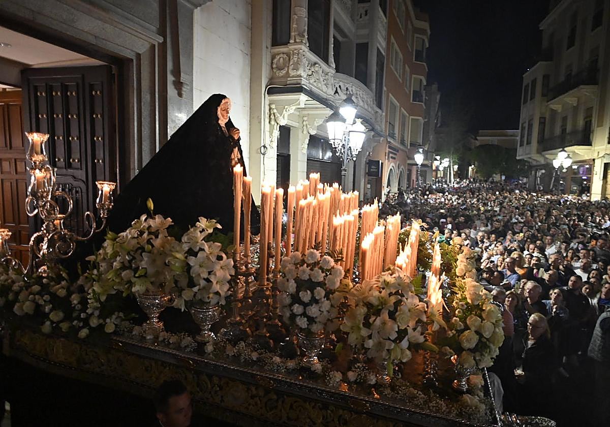 La procesión del Rosario pone el broche al Viernes Santo de Badajoz