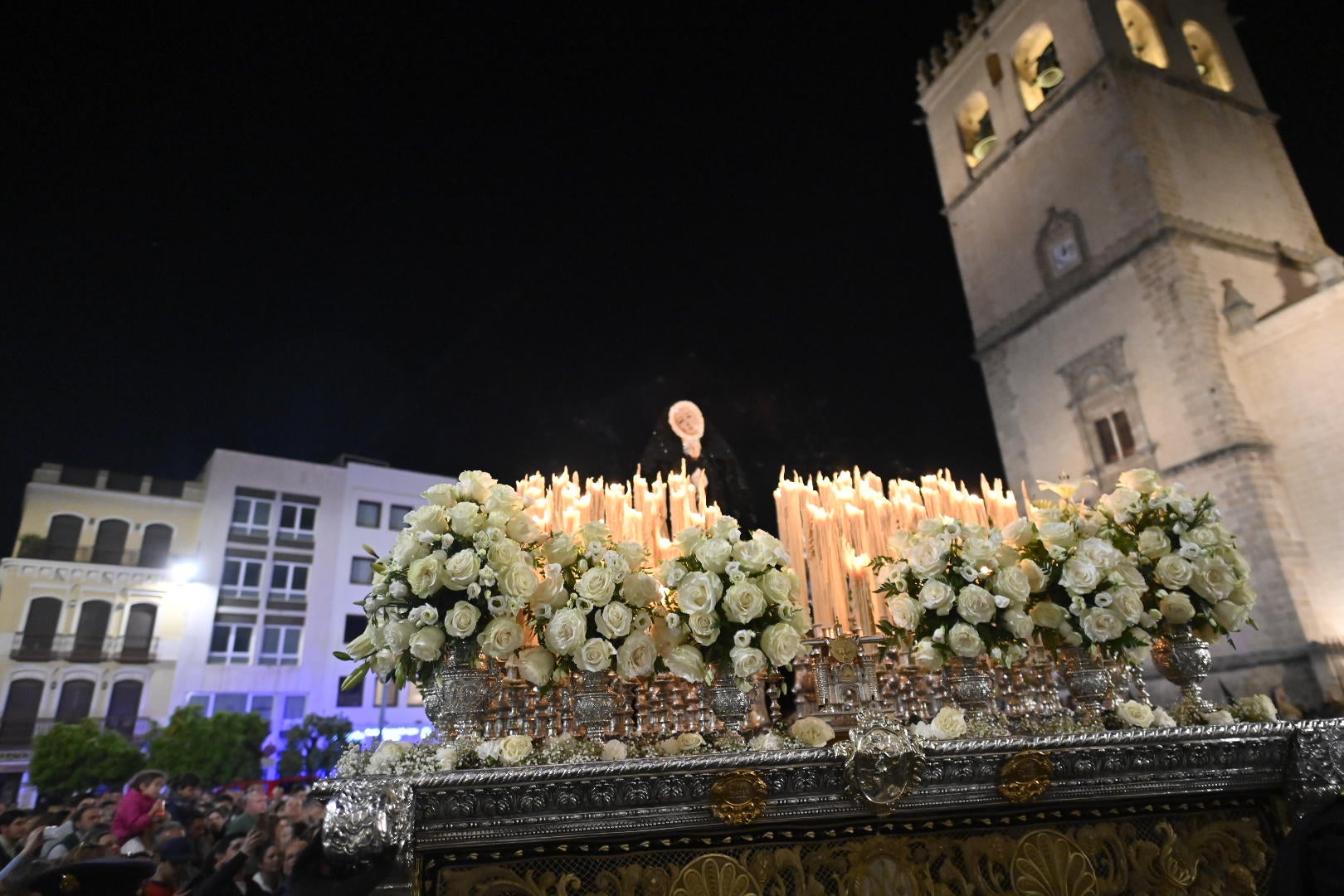 La procesión del Rosario pone el broche al Viernes Santo de Badajoz