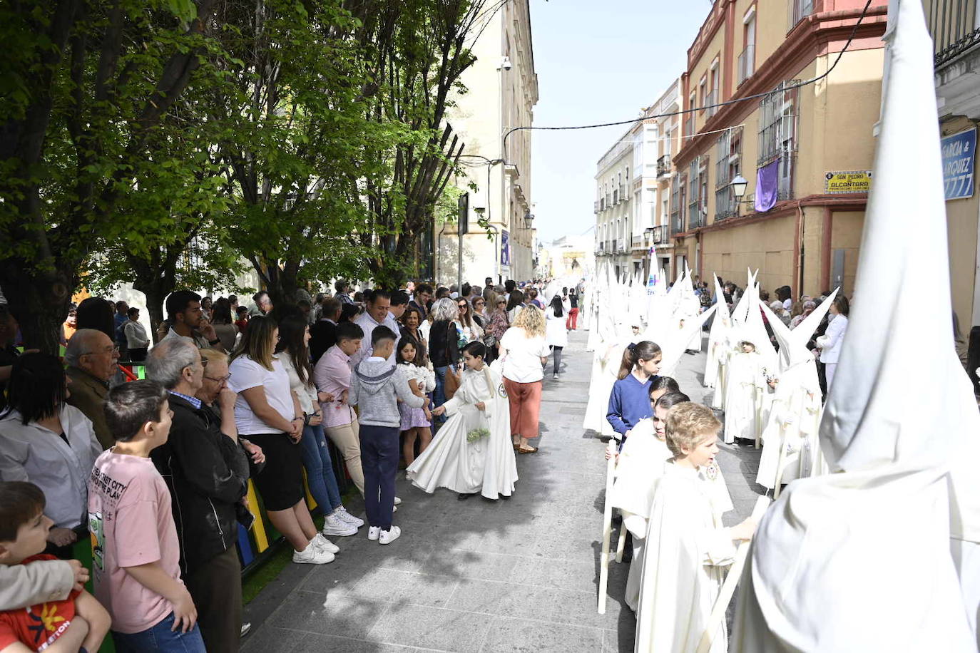 Domingo de Resurrección en Badajoz. Cofradía Santísimo Cristo Resucitado, que ha sacado en procesión los pasos del Cristo Resucitado y de María Santísima de la Aurora.