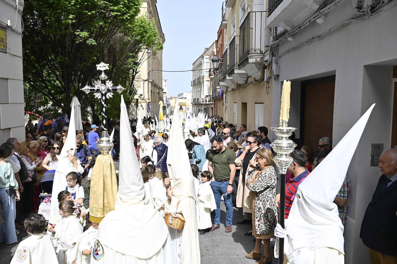 Domingo de Resurrección en Badajoz. Cofradía Santísimo Cristo Resucitado, que ha sacado en procesión los pasos del Cristo Resucitado y de María Santísima de la Aurora.
