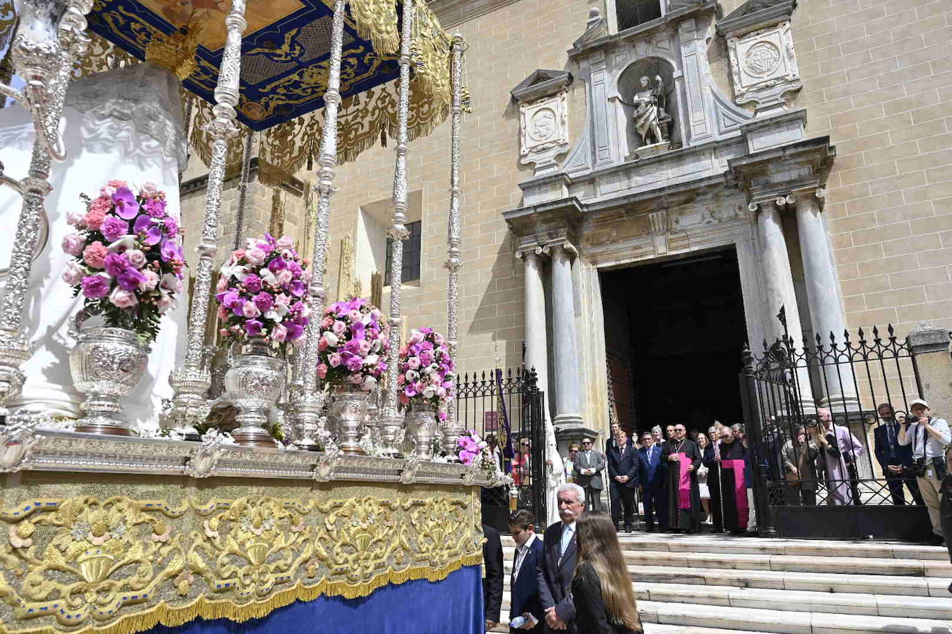 Domingo de Resurrección en Badajoz. Cofradía Santísimo Cristo Resucitado, que ha sacado en procesión los pasos del Cristo Resucitado y de María Santísima de la Aurora.
