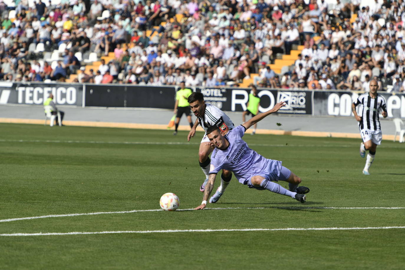 Imágenes del partido entre el CD Badajoz y el R. Madrid Castilla