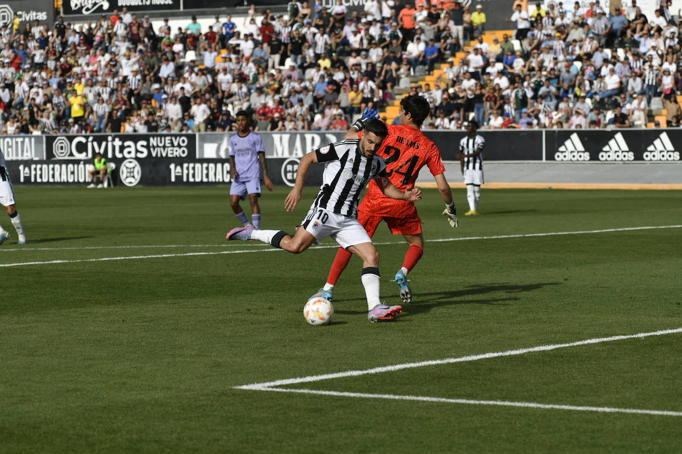 Imágenes del partido entre el CD Badajoz y el R. Madrid Castilla