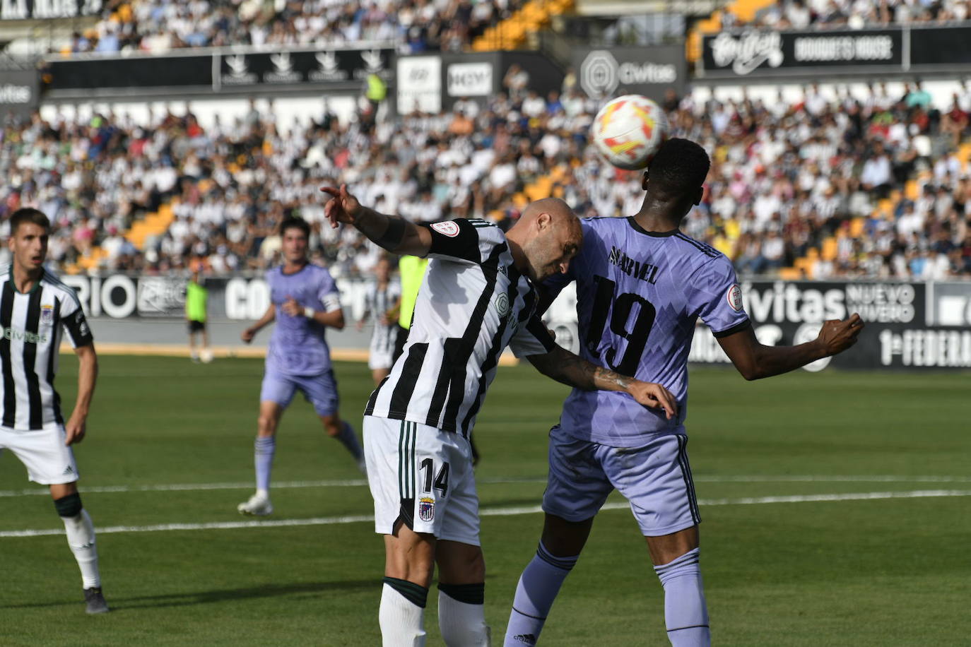 Imágenes del partido entre el CD Badajoz y el R. Madrid Castilla