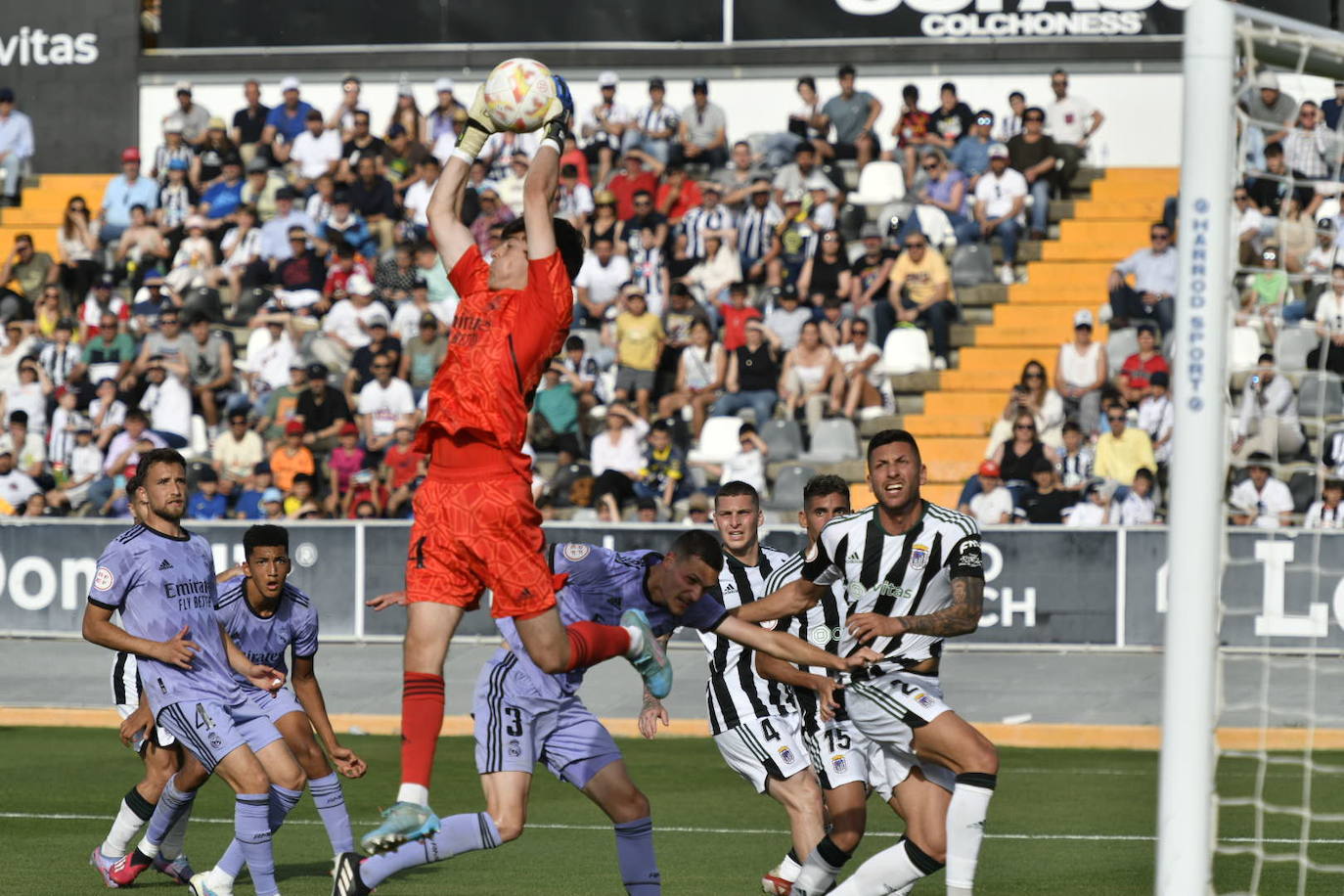 Imágenes del partido entre el CD Badajoz y el R. Madrid Castilla