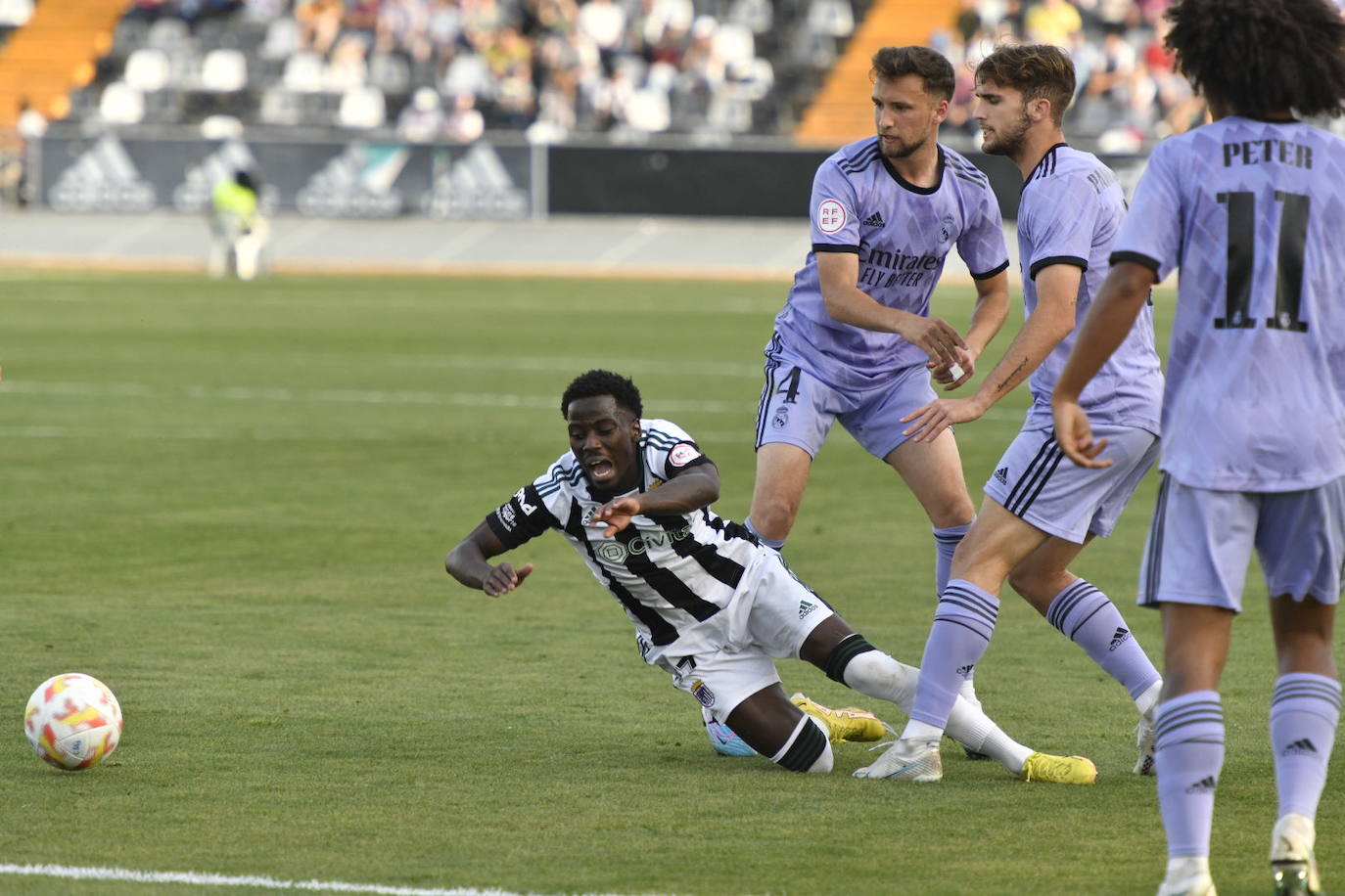 Imágenes del partido entre el CD Badajoz y el R. Madrid Castilla