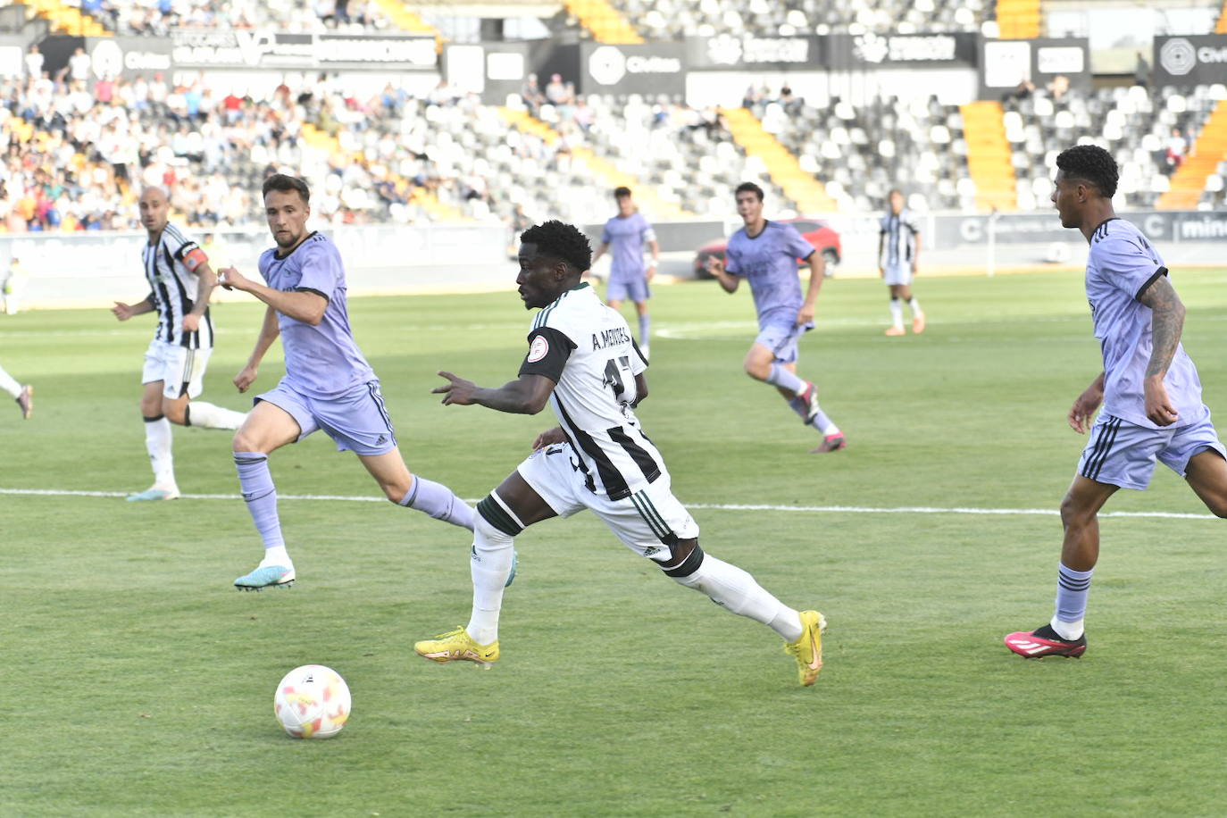 Imágenes del partido entre el CD Badajoz y el R. Madrid Castilla