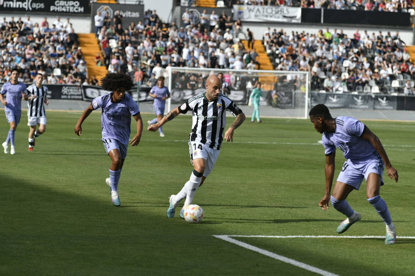 Imágenes del partido entre el CD Badajoz y el R. Madrid Castilla