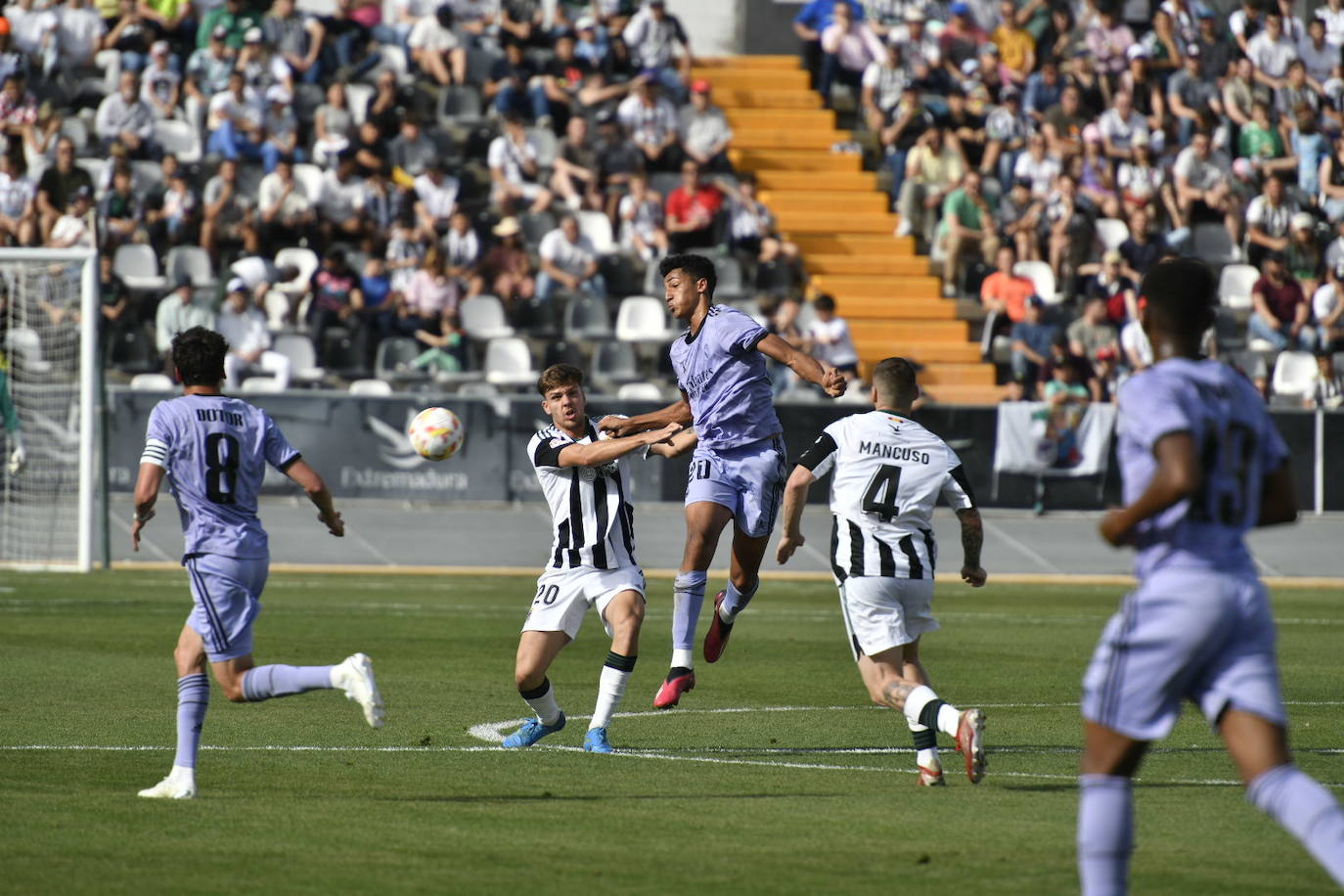 Imágenes del partido entre el CD Badajoz y el R. Madrid Castilla