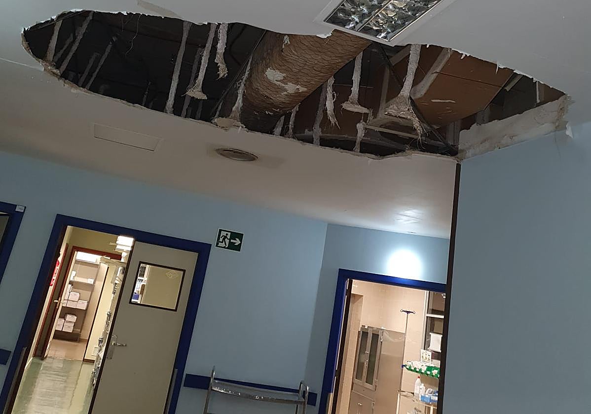 Una fuga de agua afecta a dos quirófanos y un pasillo del hospital Universitario de Badajoz