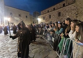 Salaya plantea crear espacios para que los mayores vean mejor las procesiones en Cáceres