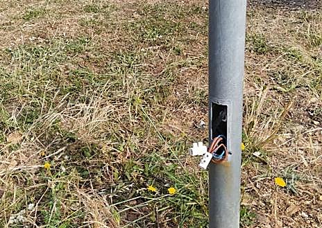 Imagen secundaria 1 - Aparecen daños en el parque de San Isidro y zonas cercanas al mismo
