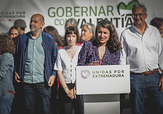 Irene de Miguel (Unidas Por Extremadura) esta tarde en Mérida durante la presentación de la lista a la Asamblea.