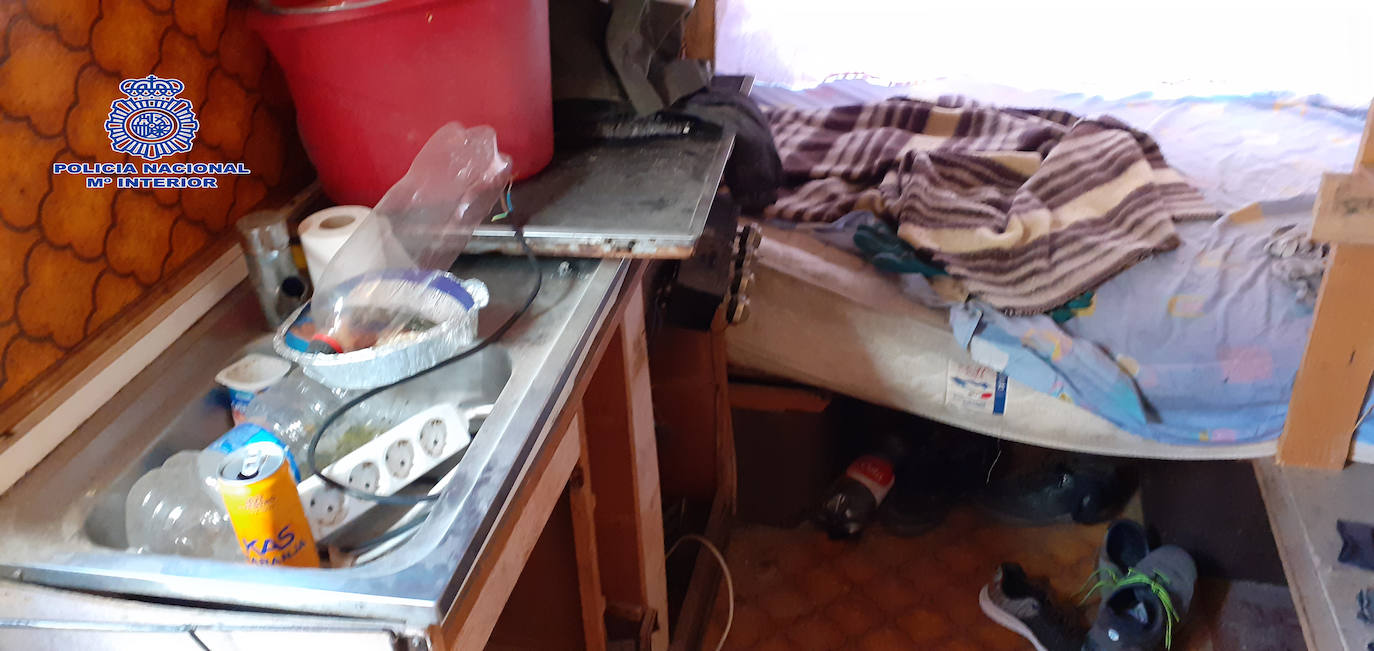 Interior de la caravana en la que vivían algunos trabajadores.