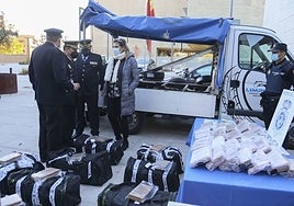 Presentación de la droga incautada por la Policía Nacional en diciembre de 2021