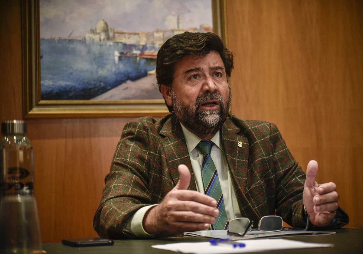 Javier Peinado, presidente de Coeba, en la sede de la patronal.