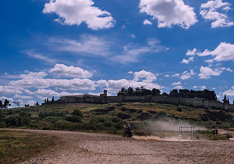 Imagen principal - Rosa-Morais y Megre, vencedores del prólogo de la VII Baja TT Dehesa Extremadura