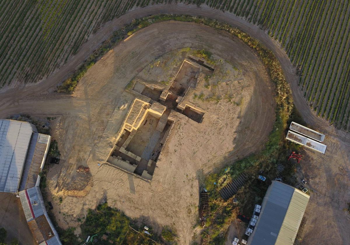 Excavaciones en el yacimiento arqueológico de Casas del Turuñuelo